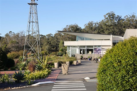 View looking from carpark toward walkway, gardens and the Slim Dusty Centre. 
