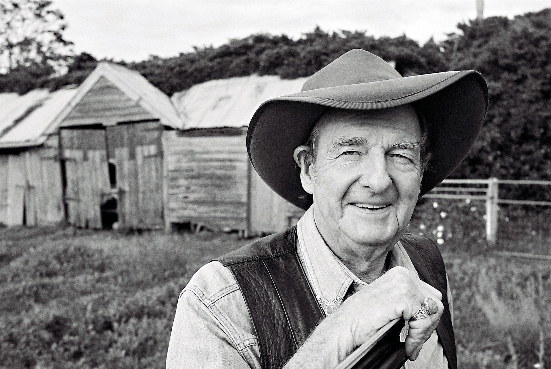 Slim-dusty-at-nulla-nulla-in-black-and-white-headsho